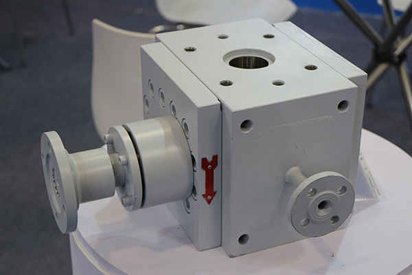 What components make up a melt pump?